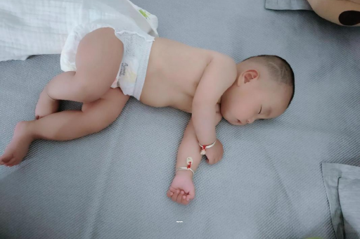玉林宝宝突然很多眼屎
